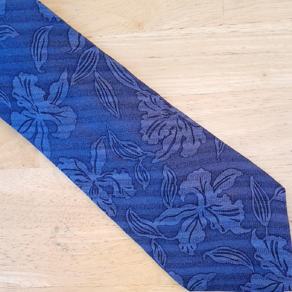 Tommy Bahama Navy Floral *PRINT* Tie